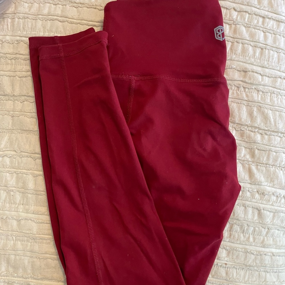 Born Primitive Rise and Grind Capris Size Small